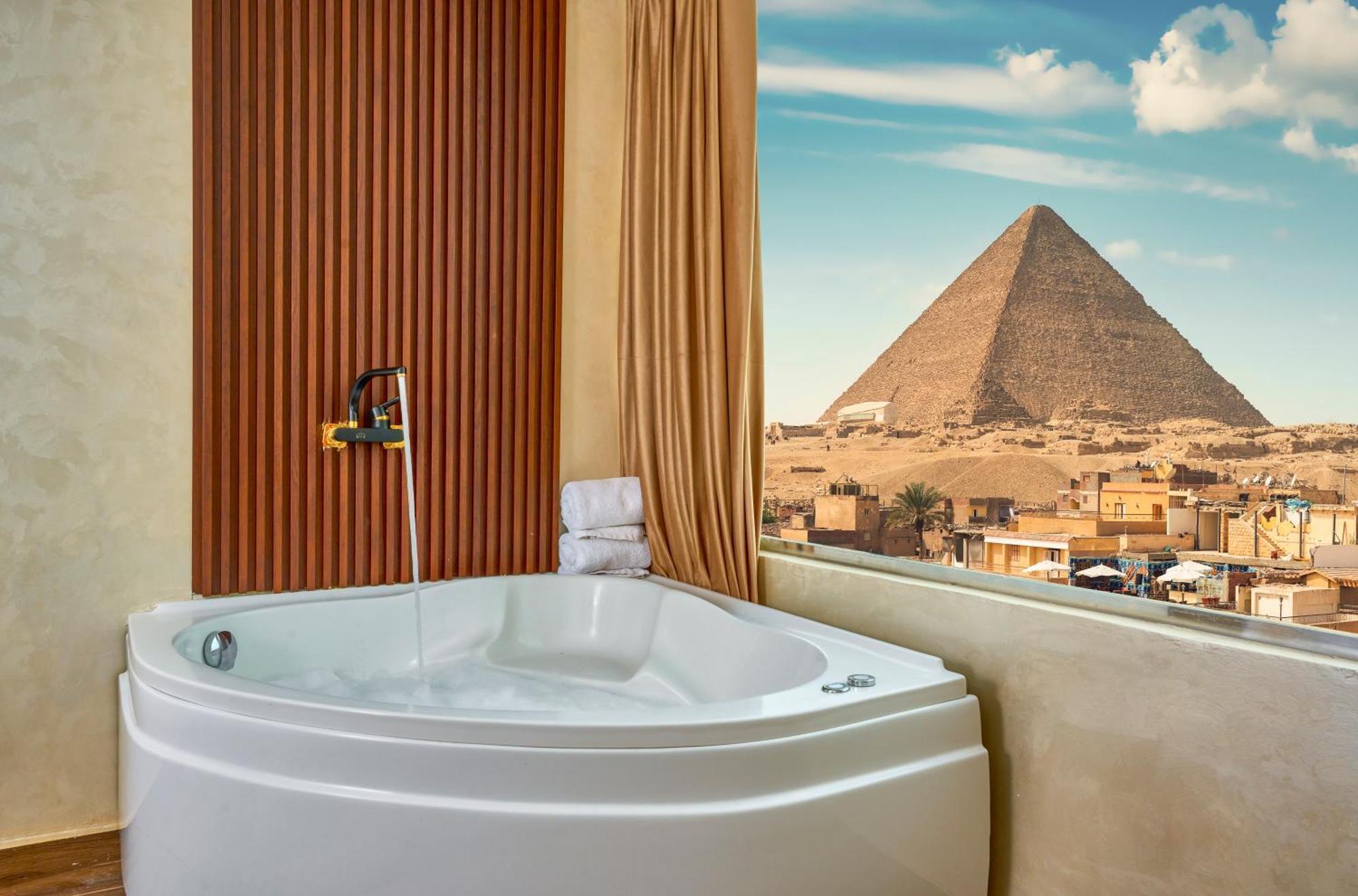 Cleopatra Tower Pyramid View Hotel Kafret el-Gabal Eksteriør billede